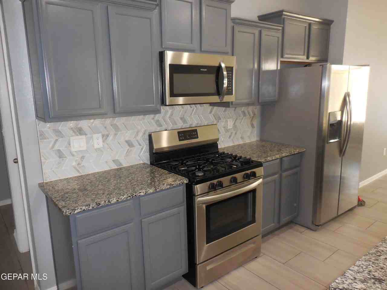 12867 Ivelet Ct - Photo 5 of 37