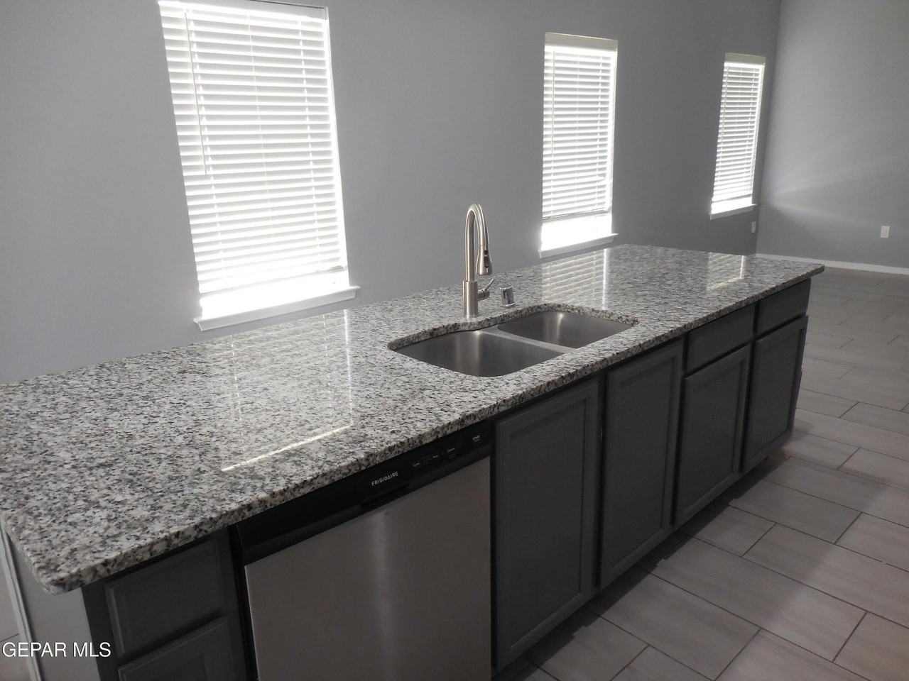 12867 Ivelet Ct - Photo 7 of 37