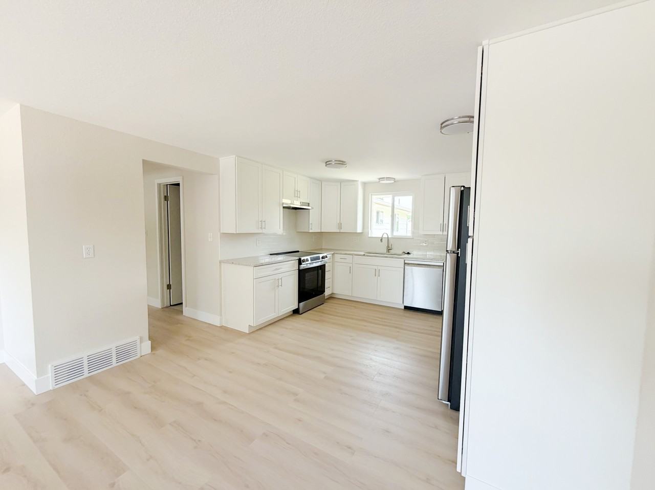 1501 Stuart St #1 - Photo 3 of 20