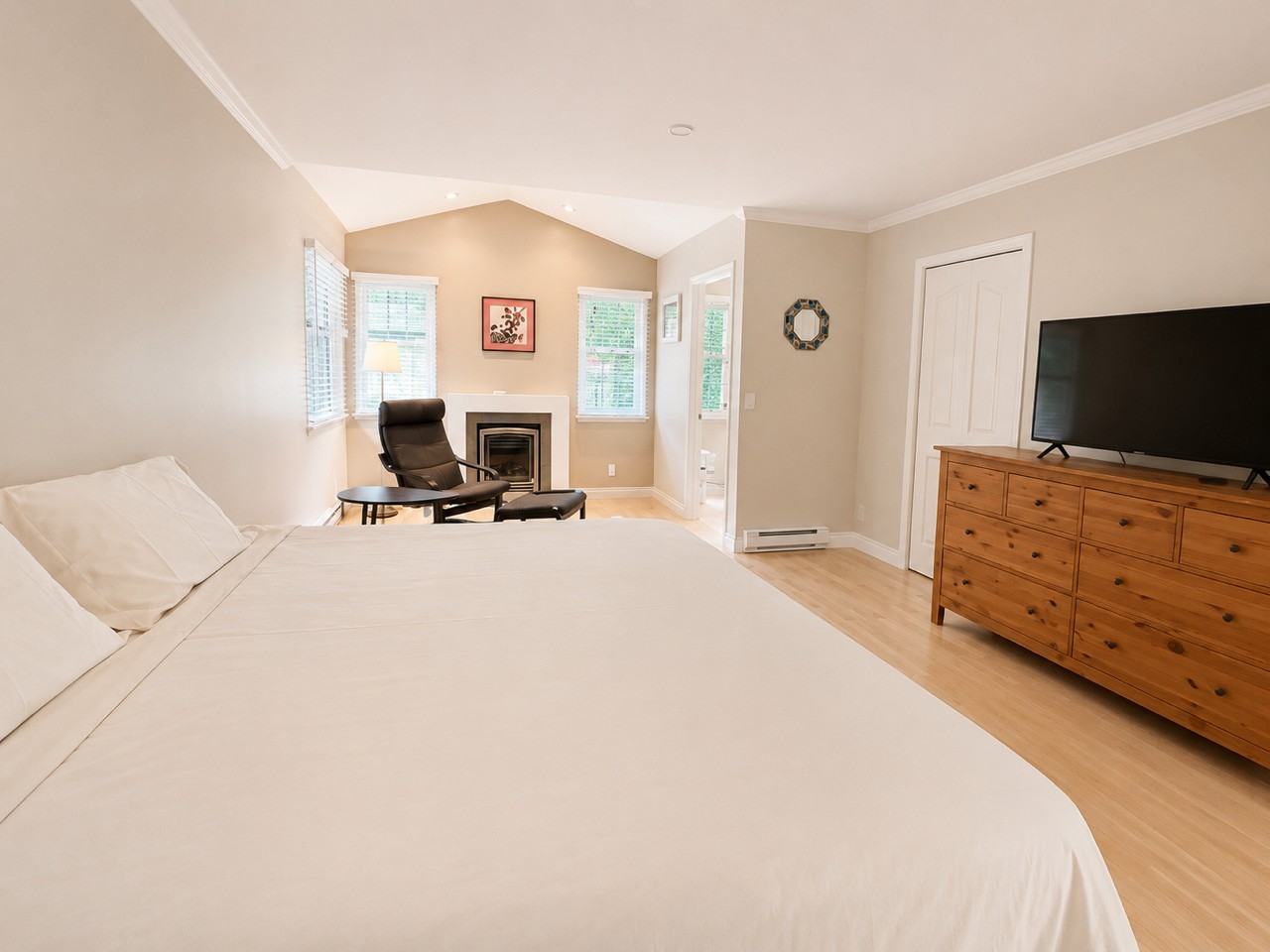 1040 W 19th St - Photo 8