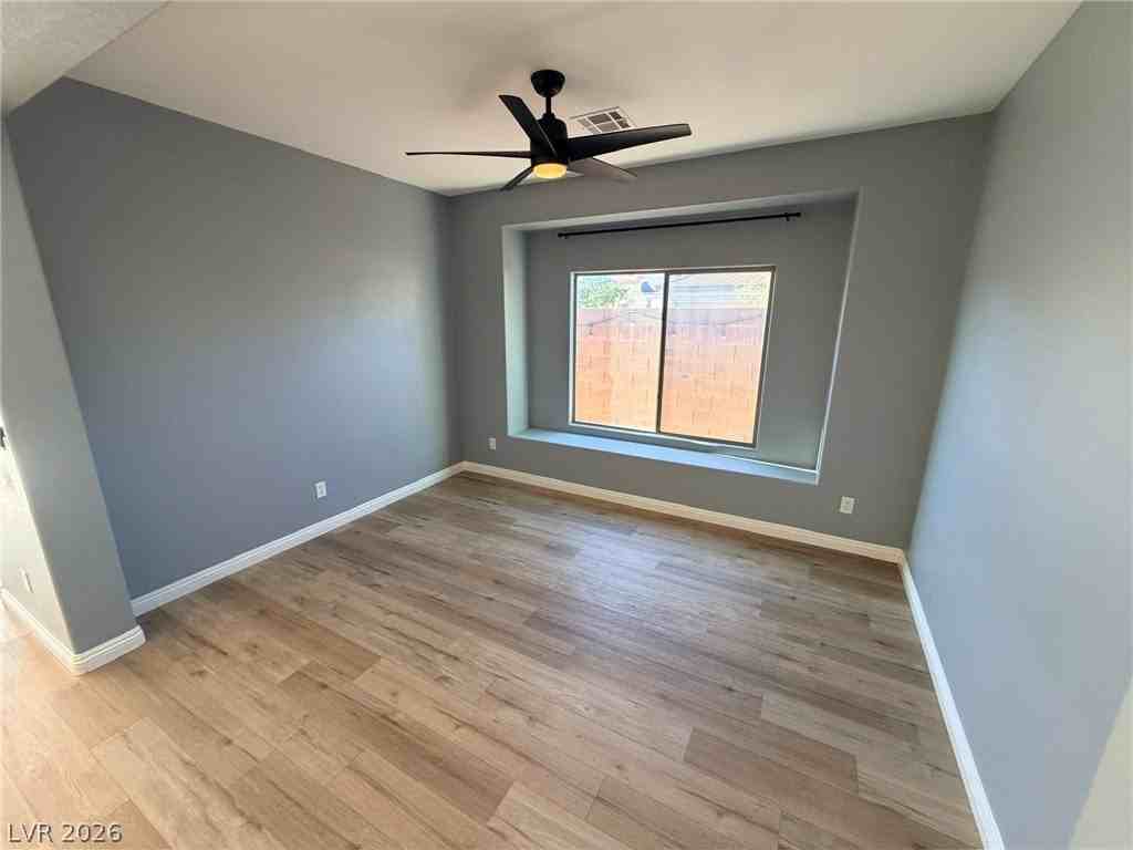 8137 Slate Falls St - Photo 5 of 36