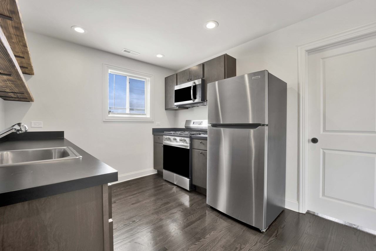 3125 N California Ave #2F - Photo 3 of 12