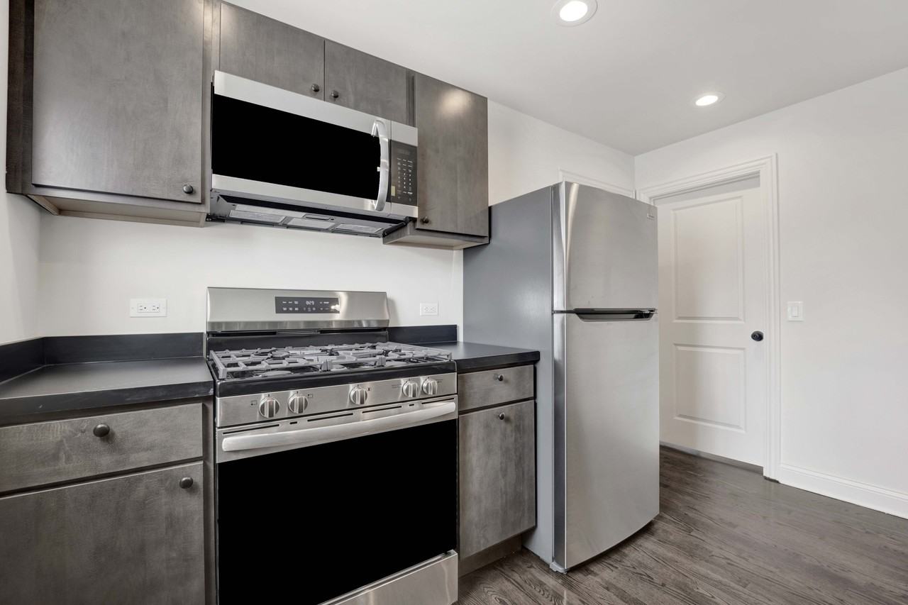 3125 N California Ave #2F - Photo 4 of 12