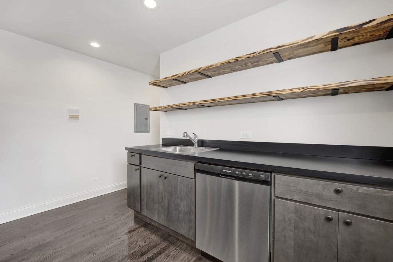 3125 N California Ave #2F - Photo 5 of 12