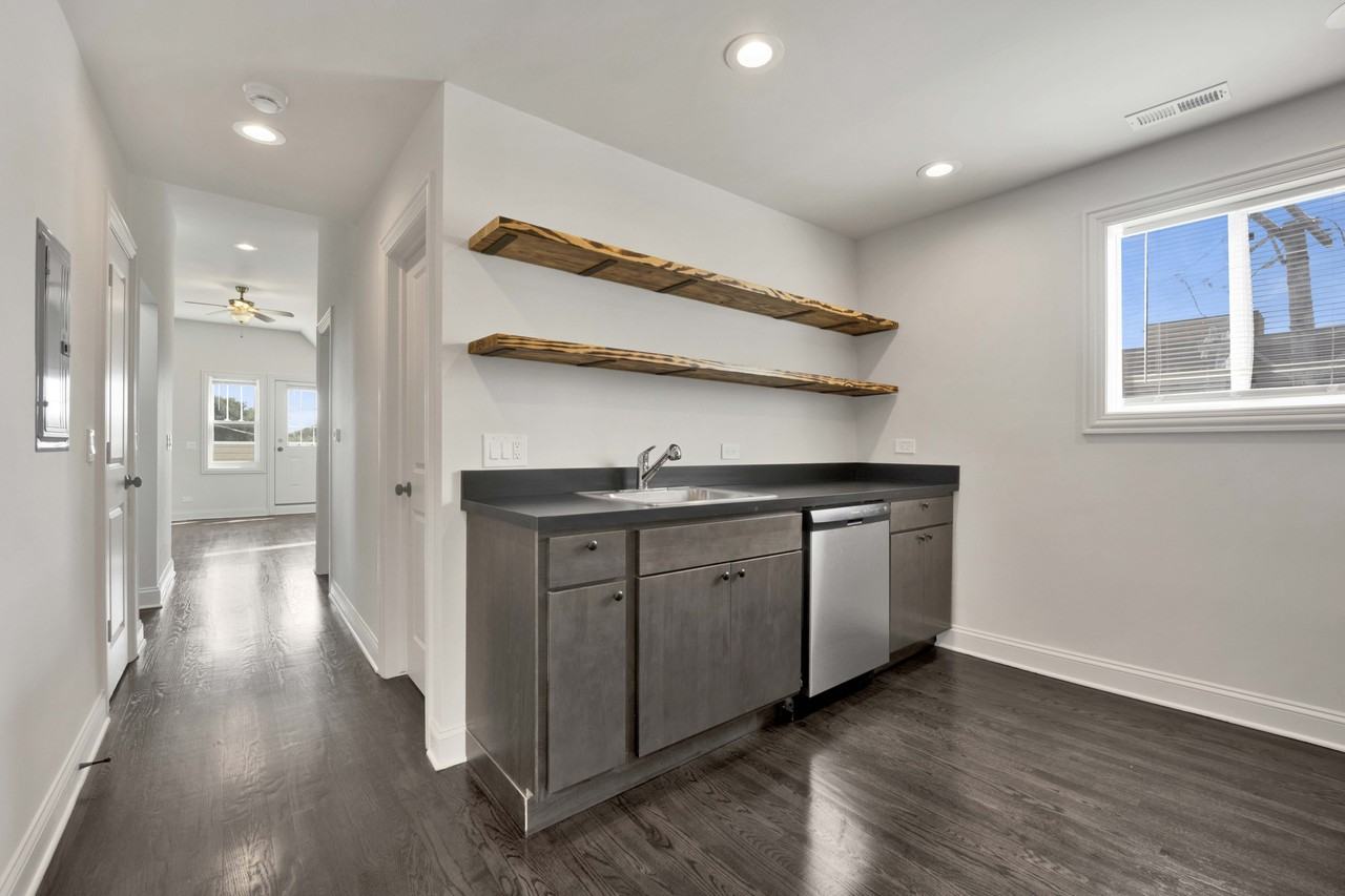 3125 N California Ave #2F - Photo 6 of 12