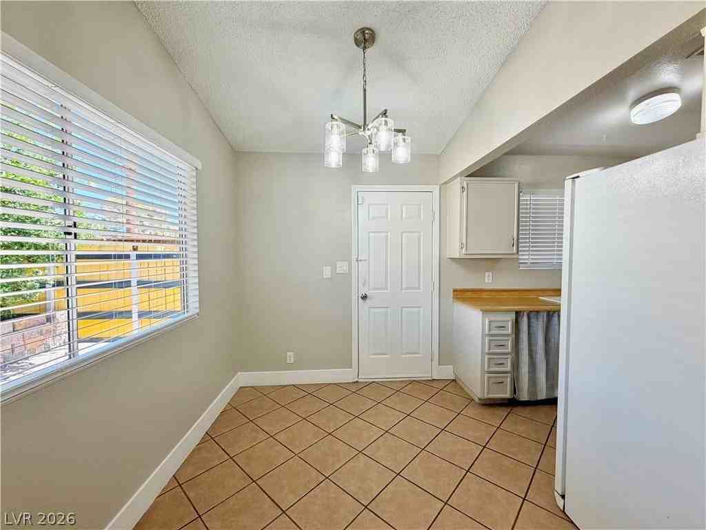 6144 Rosalita Ave - Photo 7 of 25