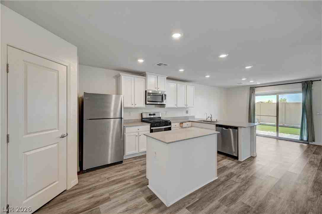 4116 Gold Desert St - Photo 7 of 46
