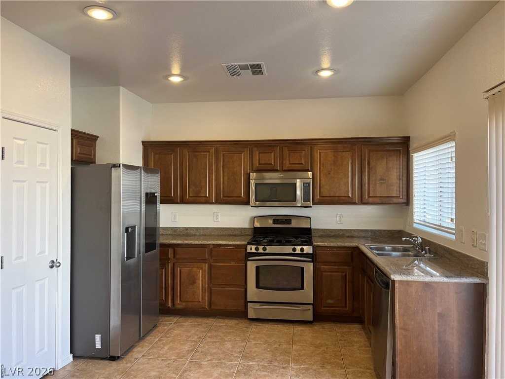 10600 Cold Mountain Ave - Photo 7 of 20