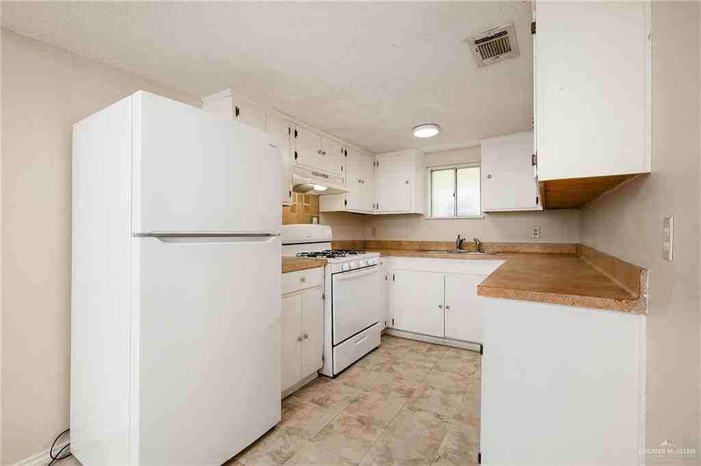 214 E 3rd St - Photo 5 of 10