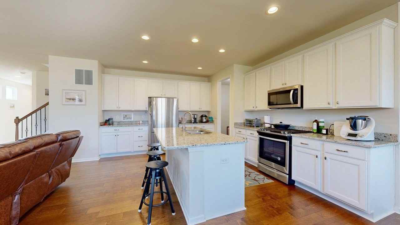 2901 Dillon Dr - Photo 3 of 22