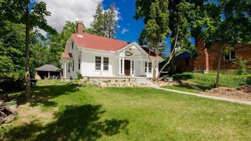 1435 Broadway St - Photo 2 of 32