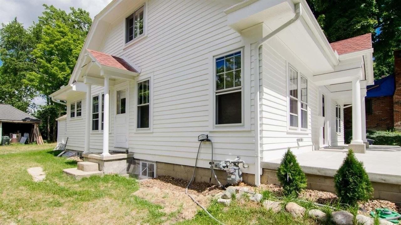 1435 Broadway St - Photo 4 of 32