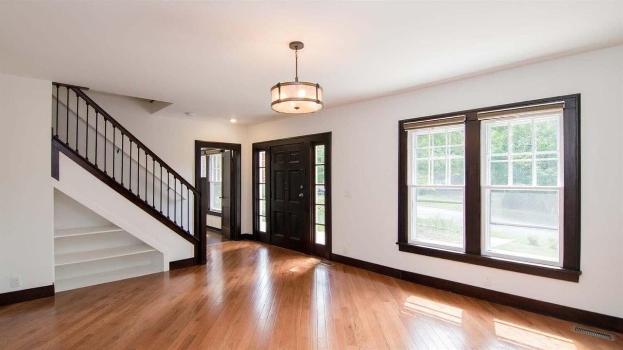 1435 Broadway St - Photo 6 of 32