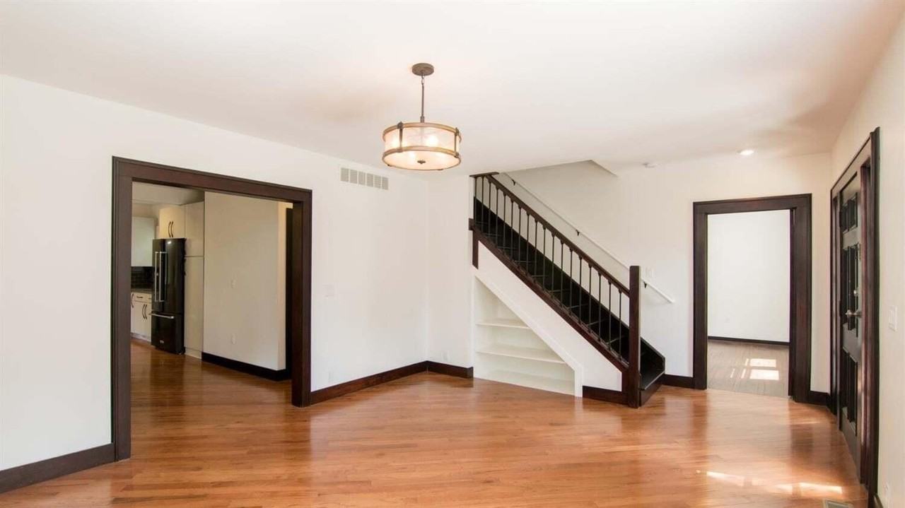 1435 Broadway St - Photo 7 of 32
