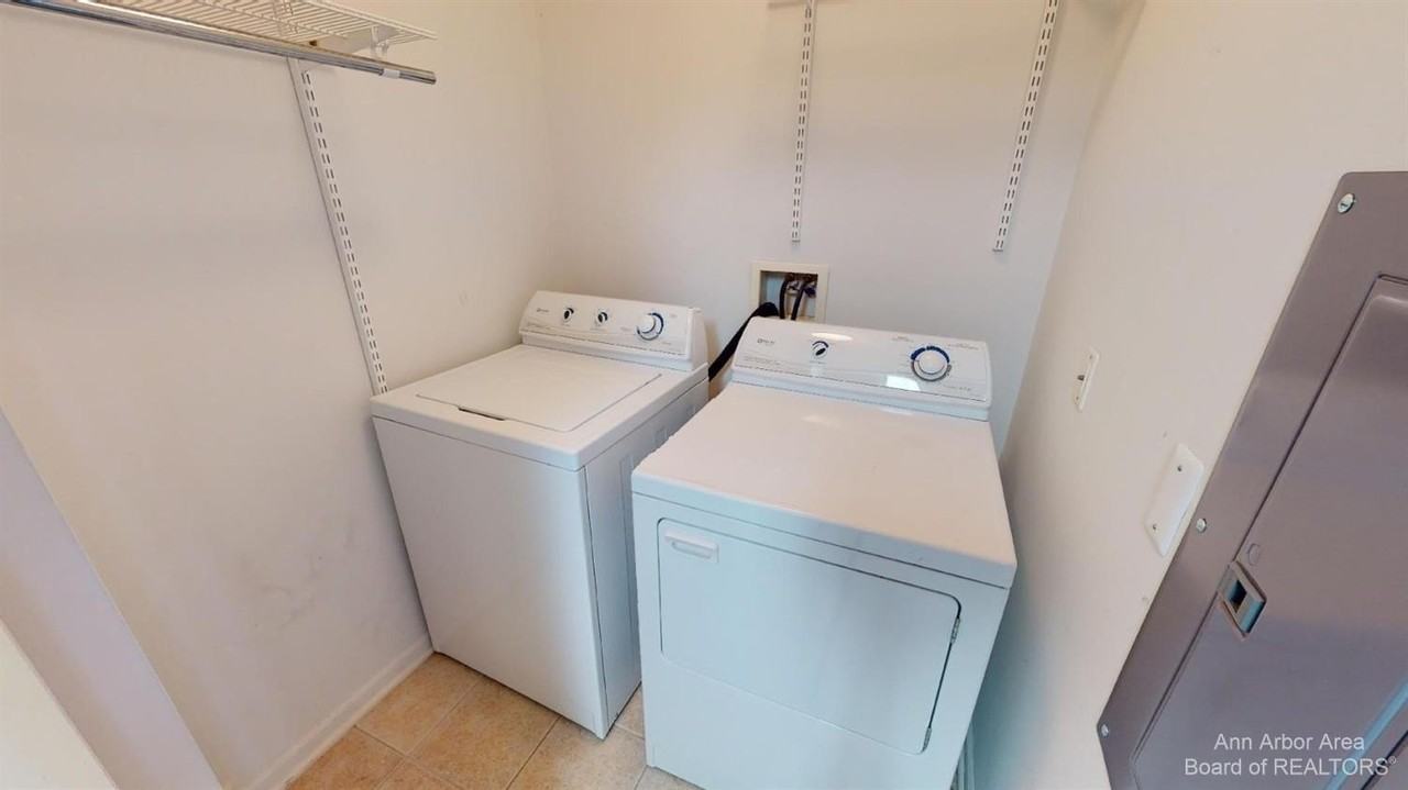 2785 S Knightsbridge Cir - Photo 4 of 21