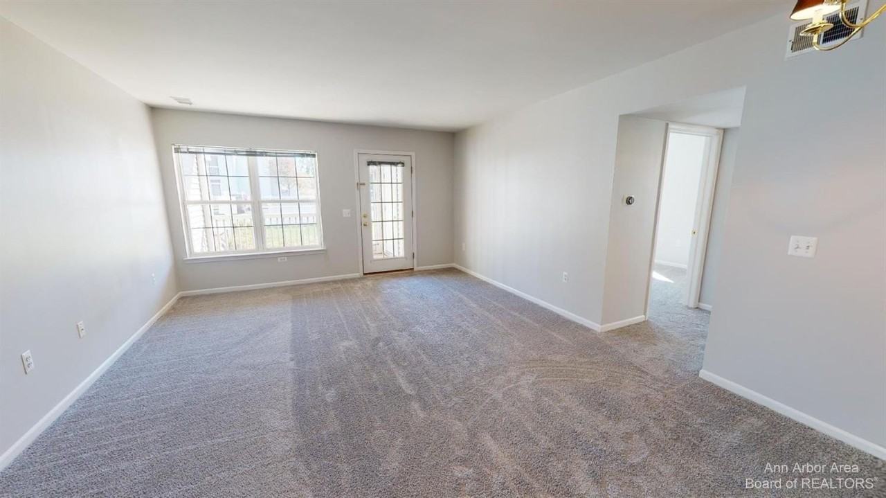 2785 S Knightsbridge Cir - Photo 5 of 21