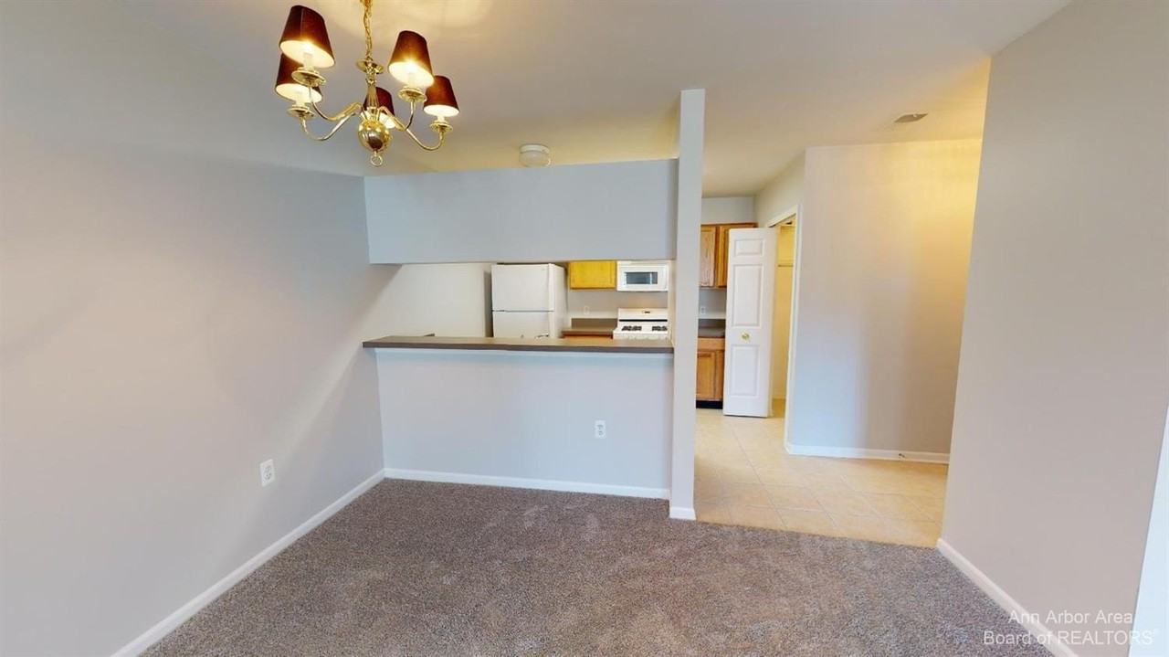 2785 S Knightsbridge Cir - Photo 7 of 21