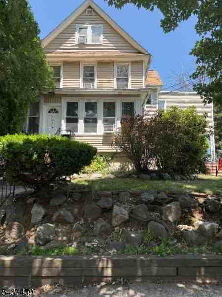 147 Phelps Ave #1