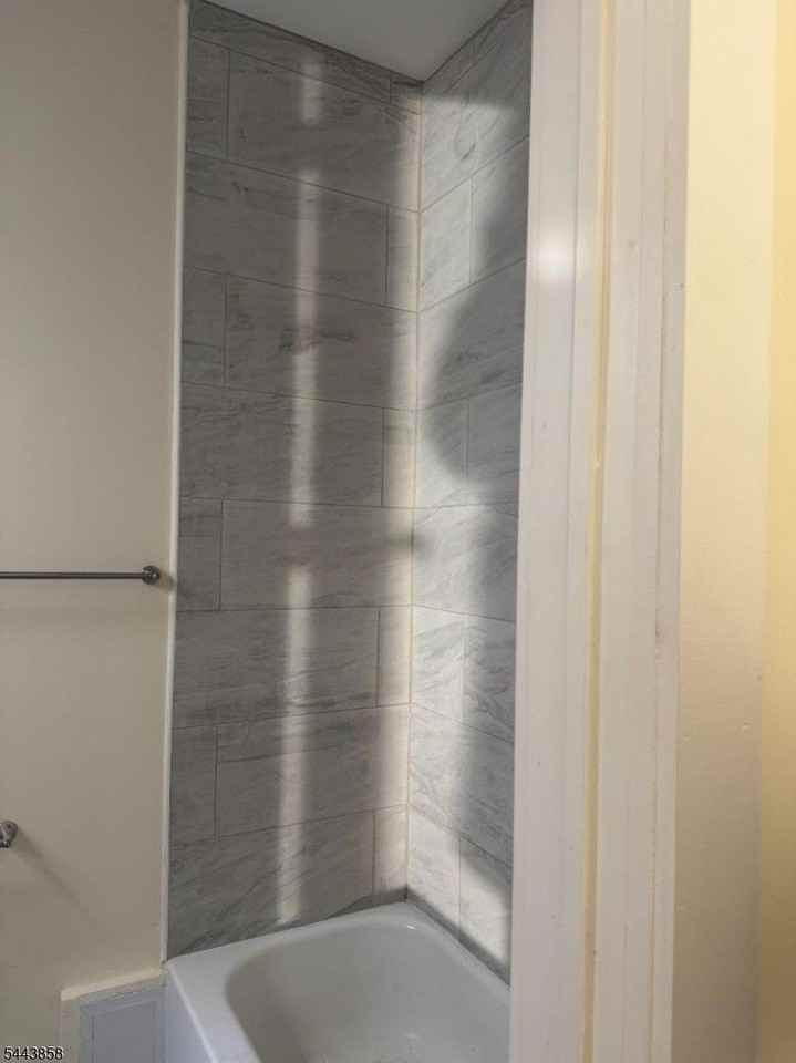 213 Harrison Ave - Photo 6 of 11