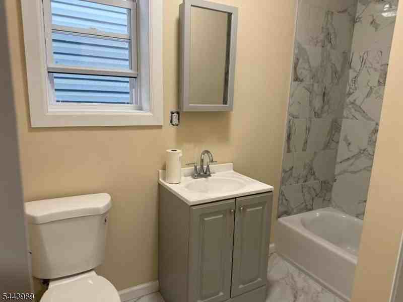 48 Highland St #2 - Photo 6 of 7