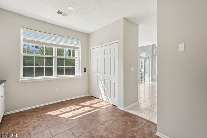 43 Hancock Dr - Photo 6 of 26