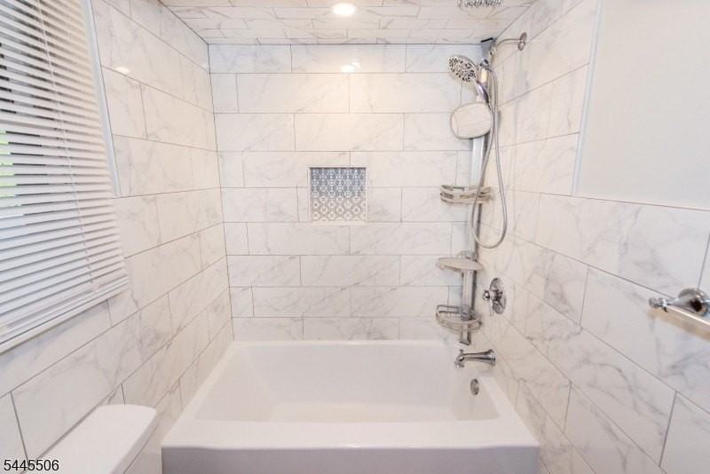137 E 9th St #1 - Photo 5 of 12