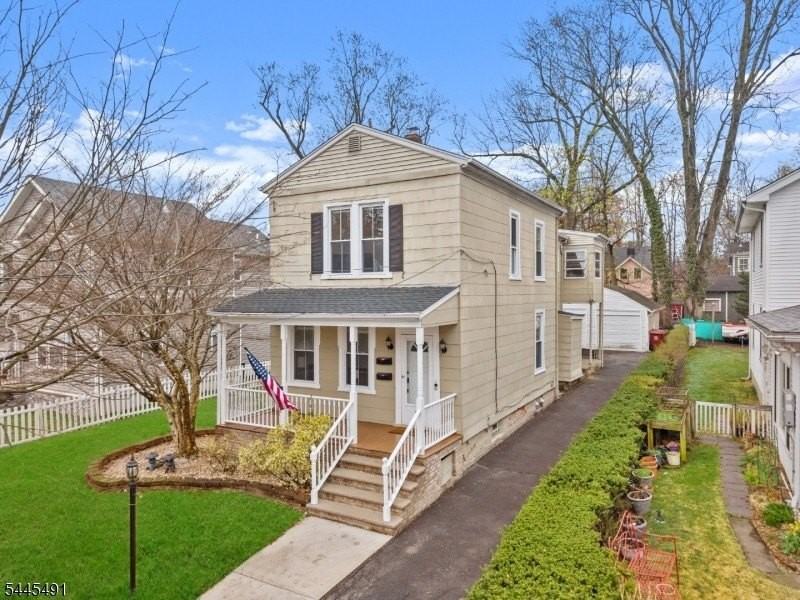 99 Brookfield Ave - Photo 3 of 18