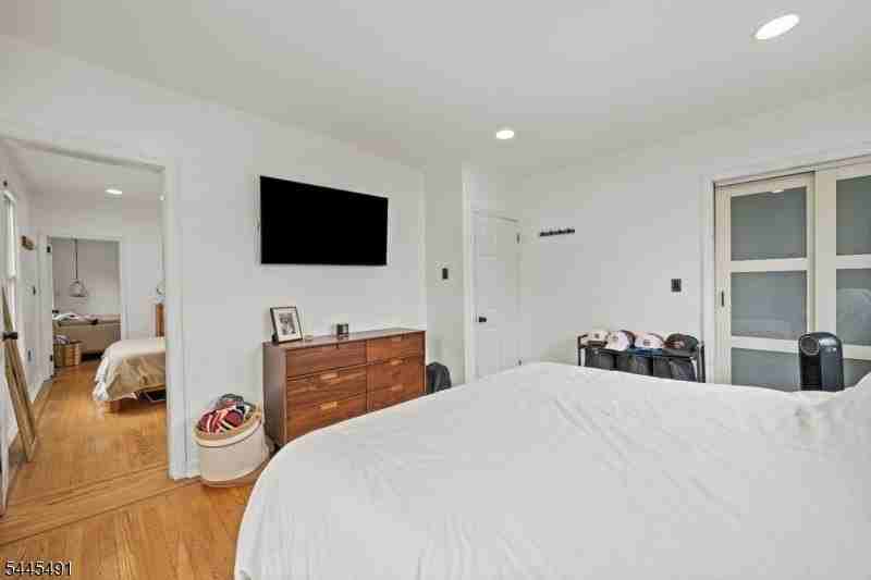 99 Brookfield Ave - Photo 6 of 18