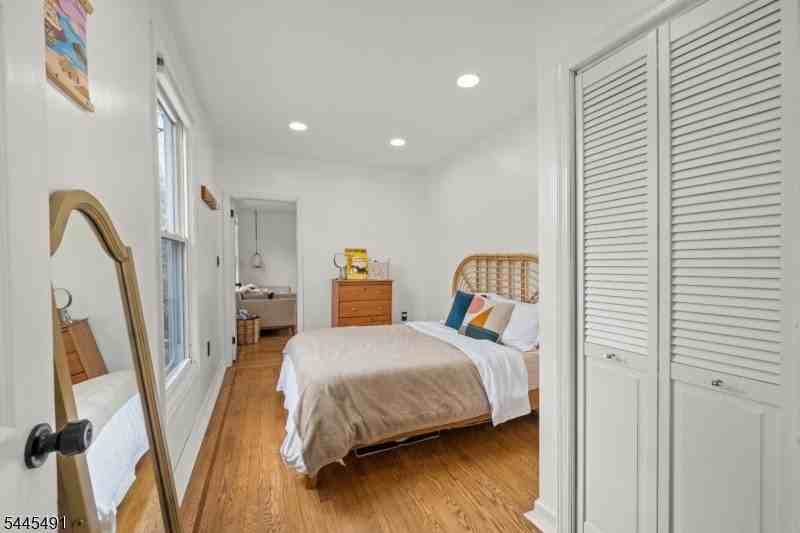 99 Brookfield Ave - Photo 7 of 18
