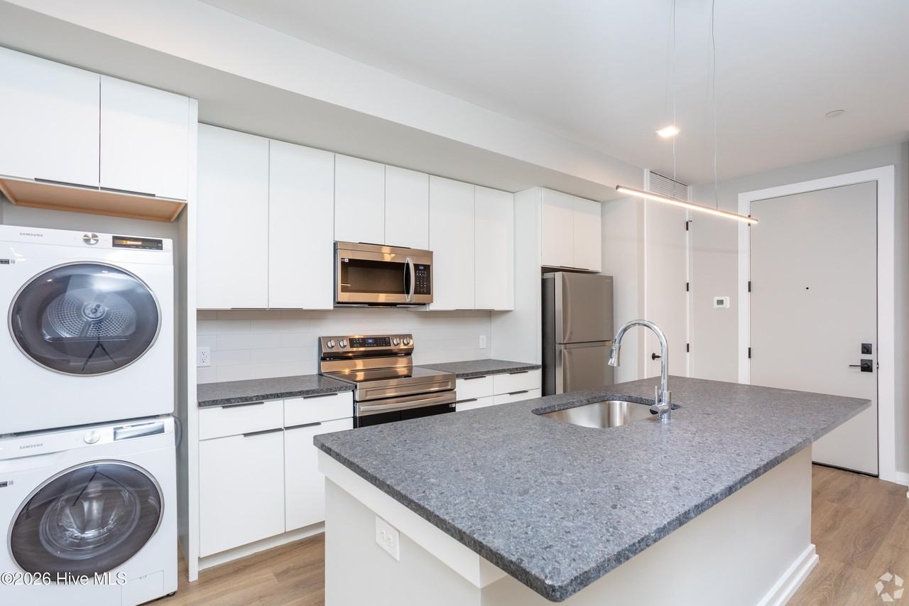 607 N 11th St #206 - Photo 2 of 9