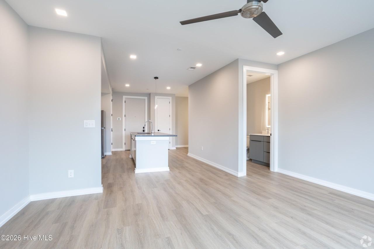 607 N 11th St #206 - Photo 3 of 9
