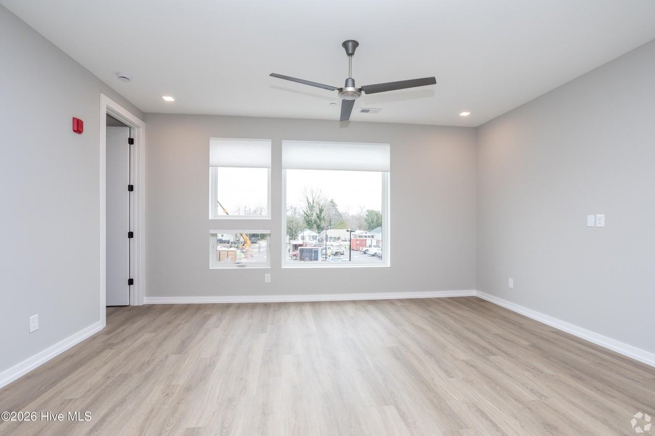 607 N 11th St #206 - Photo 4 of 9