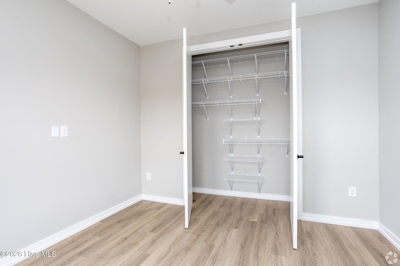 607 N 11th St #206 - Photo 5 of 9