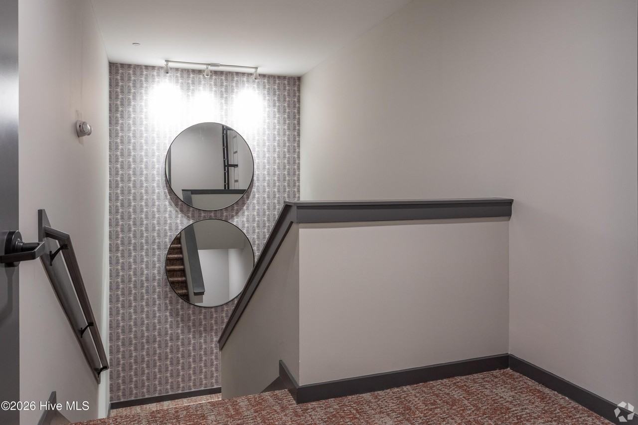 607 N 11th St #206 - Photo 7 of 9