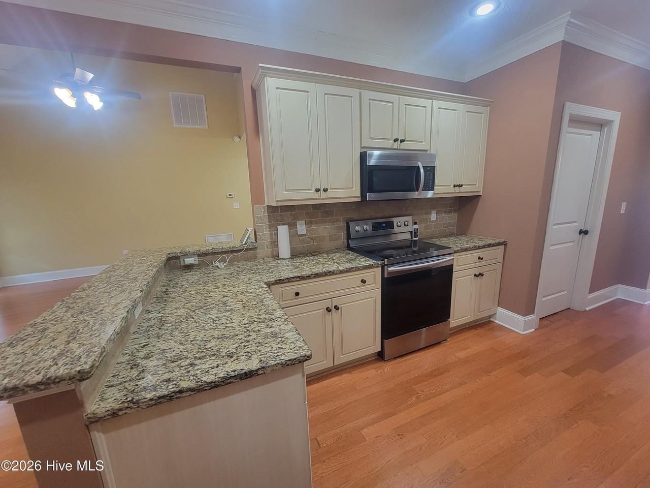 1010 Barrett Dr - Photo 6 of 24