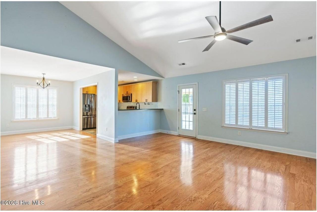 8637 Plantation Landing Dr - Photo 4 of 24