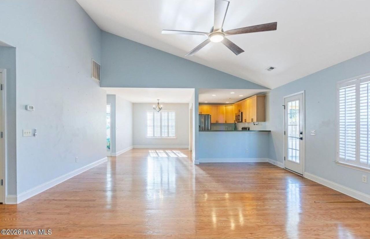 8637 Plantation Landing Dr - Photo 5 of 24