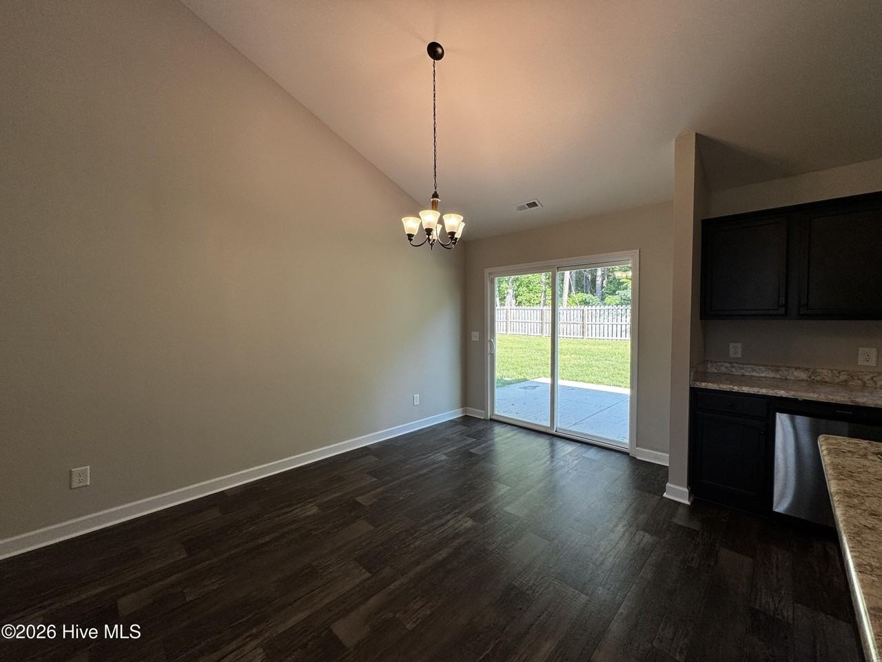 232 Westfield Dr - Photo 4 of 20