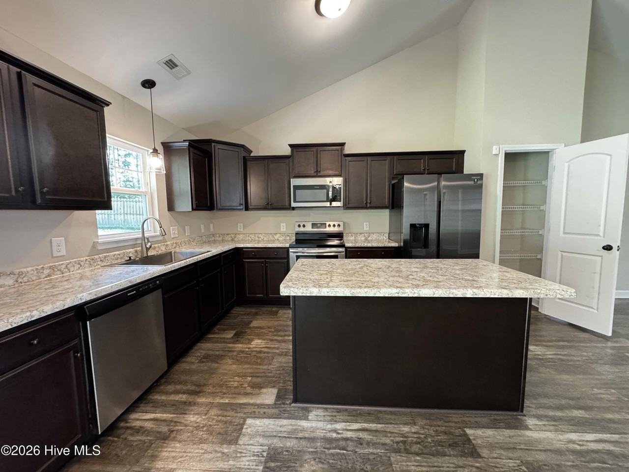 232 Westfield Dr - Photo 5 of 20