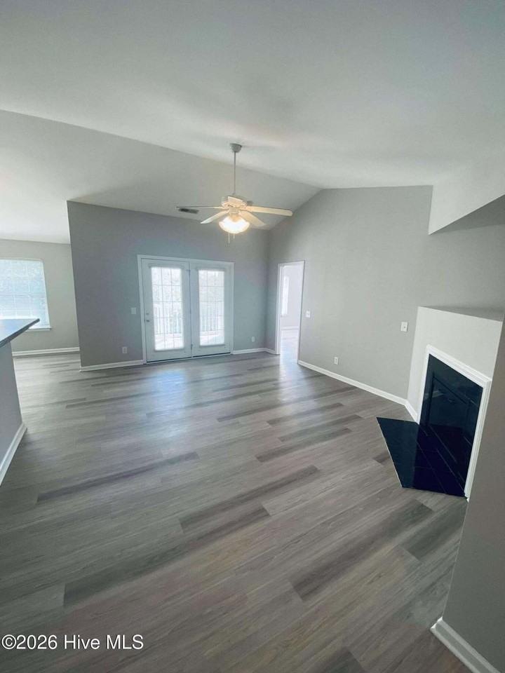 2412 King Richard Ct #F - Photo 3 of 12