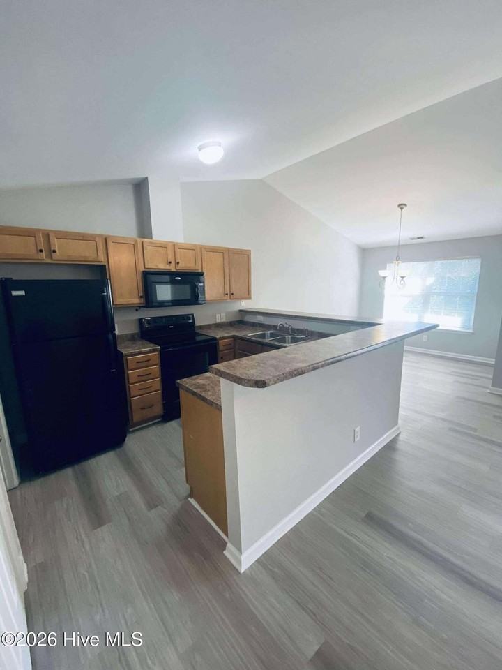 2412 King Richard Ct #F - Photo 5 of 12
