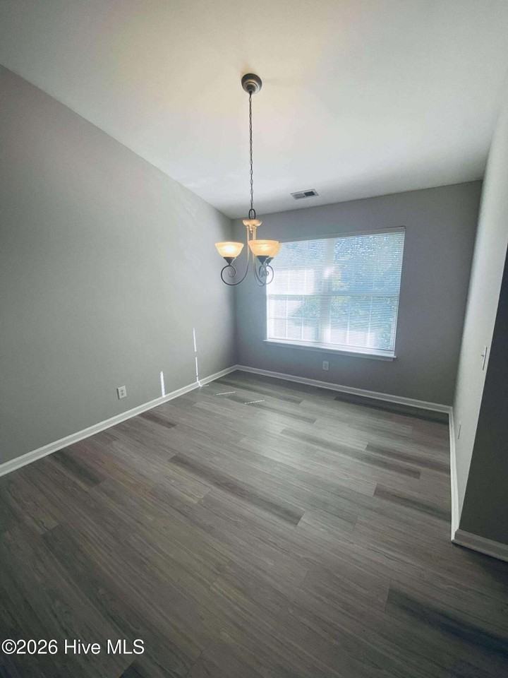 2412 King Richard Ct #F - Photo 6 of 12