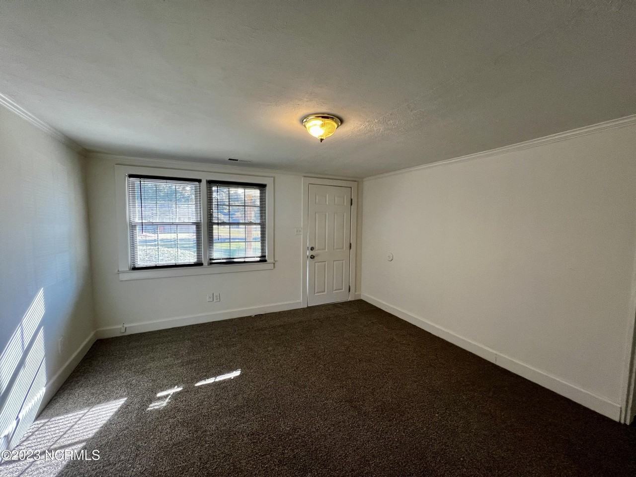 109 Burlington Dr - Photo 2 of 9
