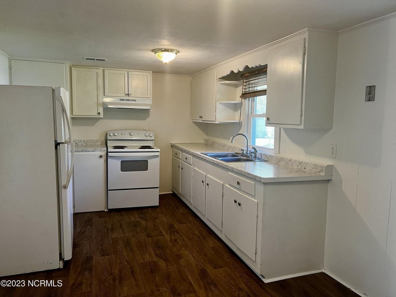109 Burlington Dr - Photo 3 of 9