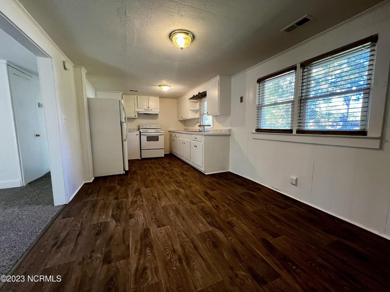 109 Burlington Dr - Photo 4 of 9