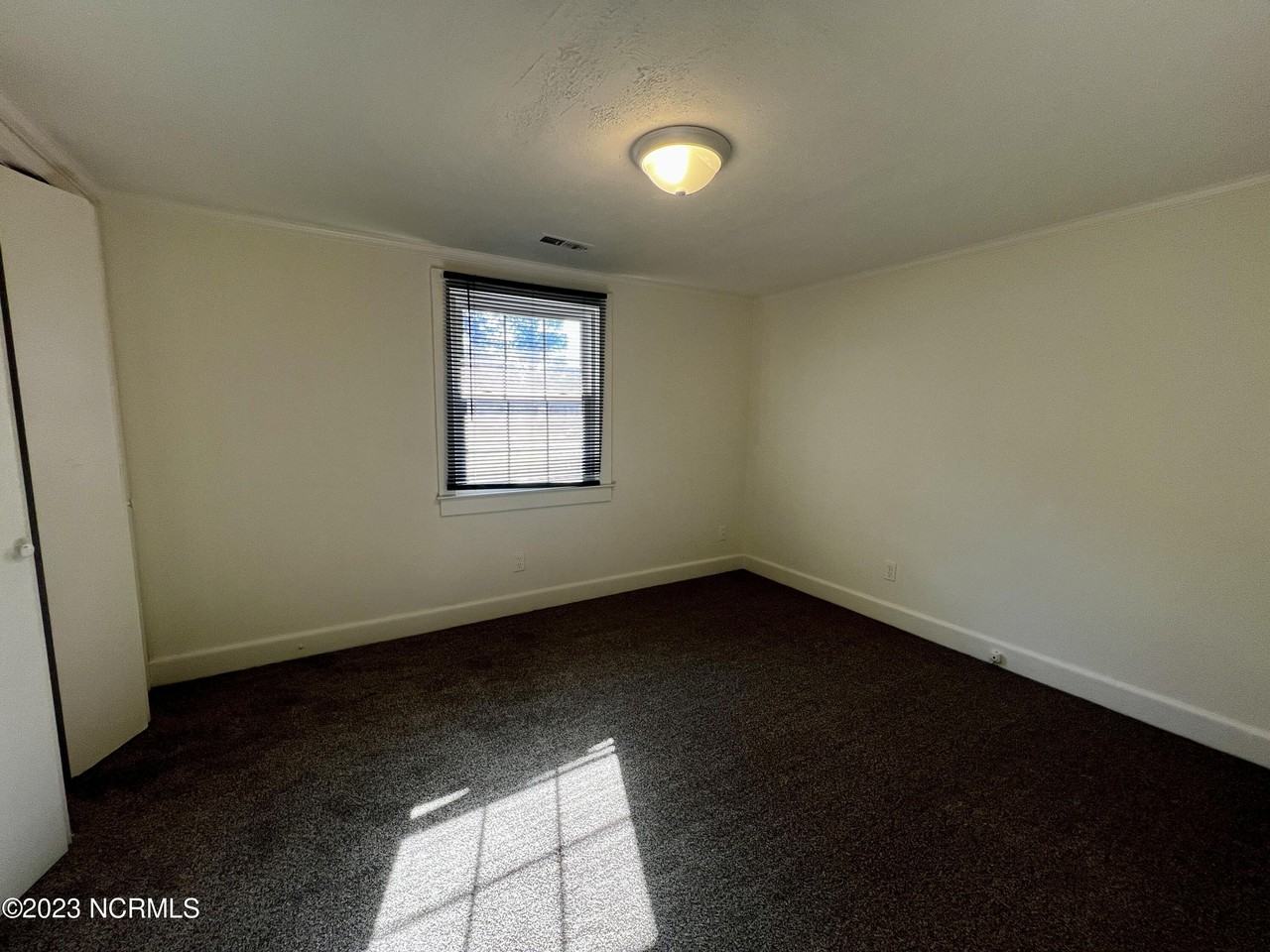 109 Burlington Dr - Photo 5 of 9