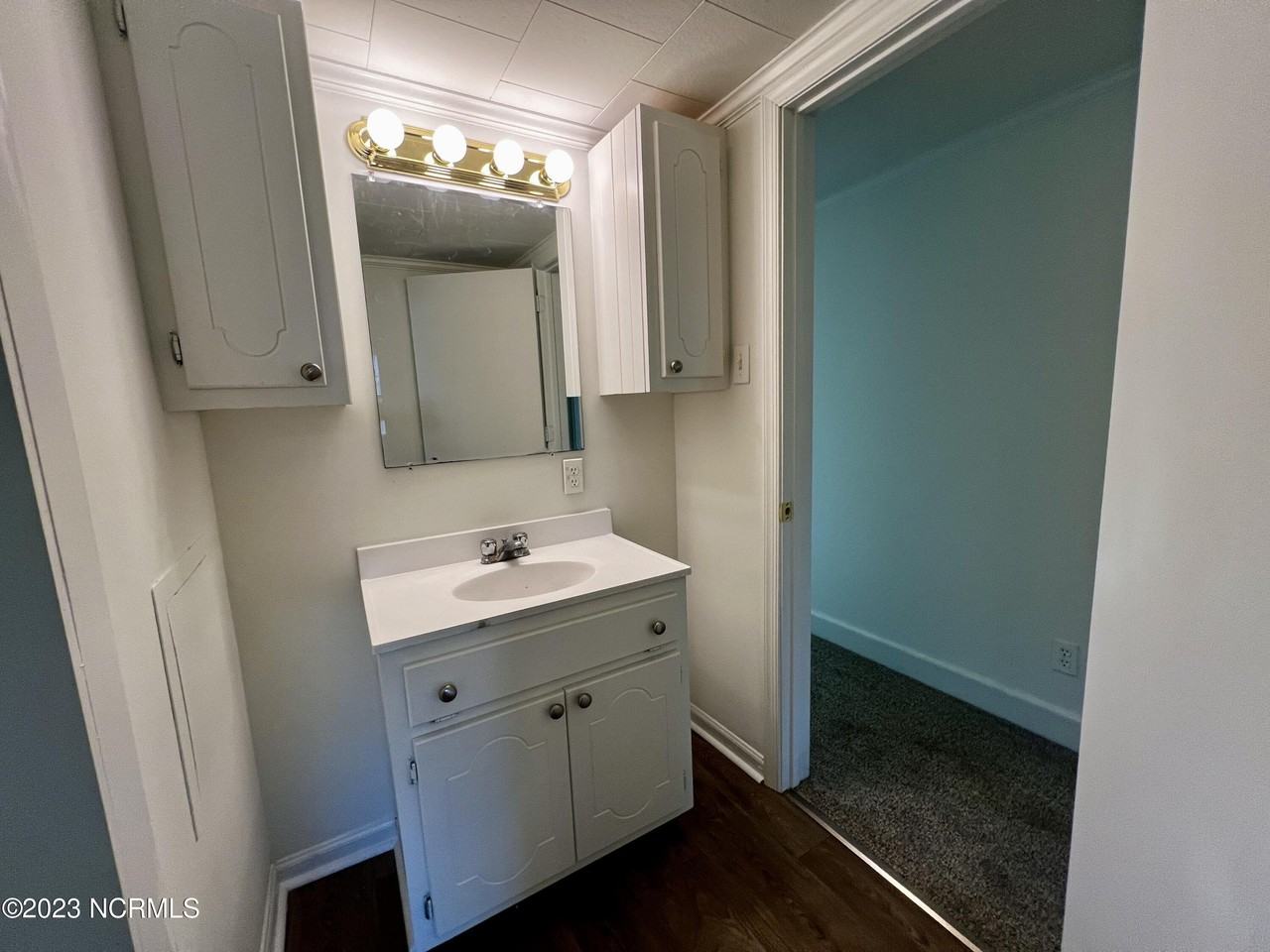 109 Burlington Dr - Photo 6 of 9