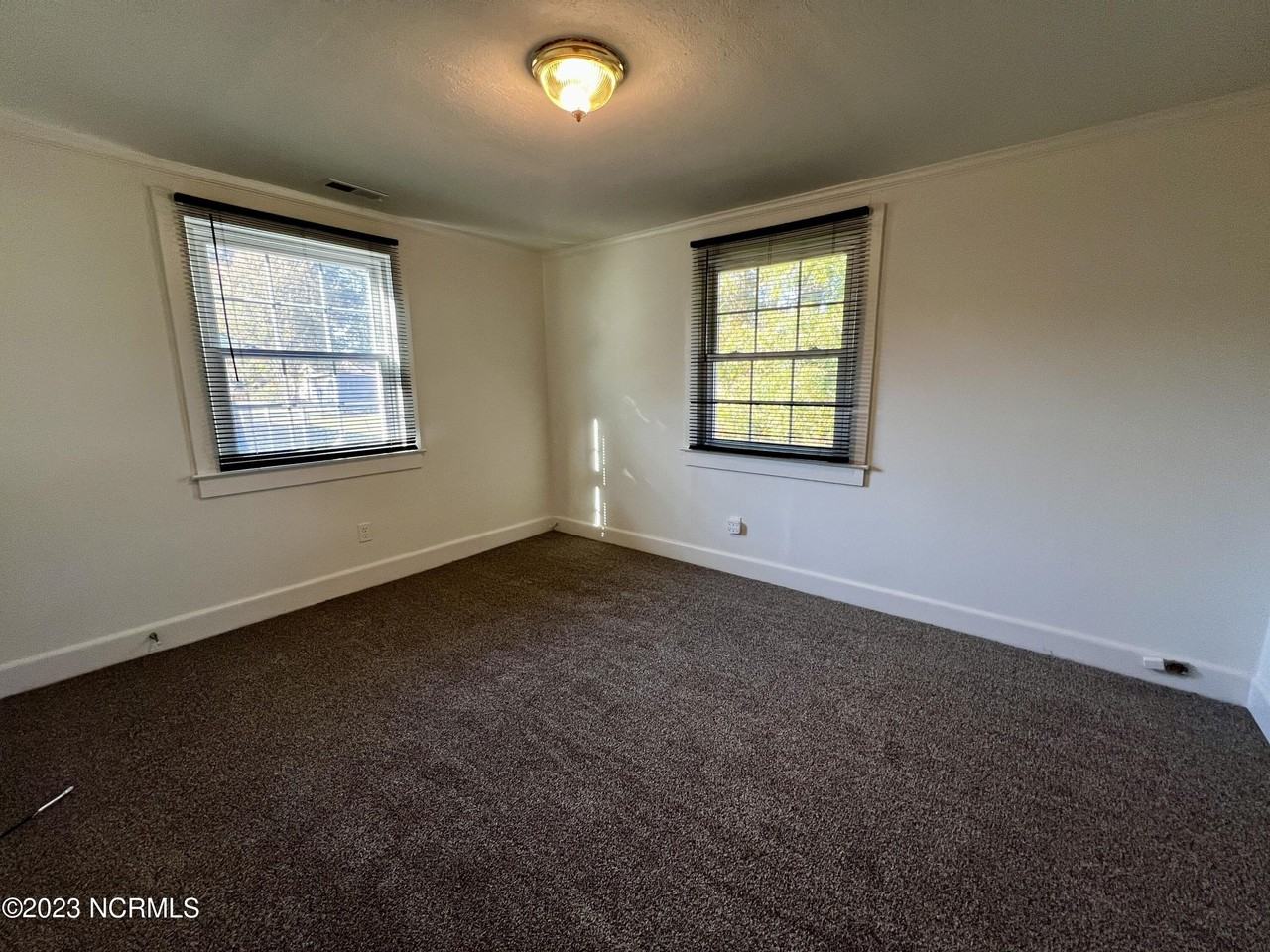 109 Burlington Dr - Photo 7 of 9