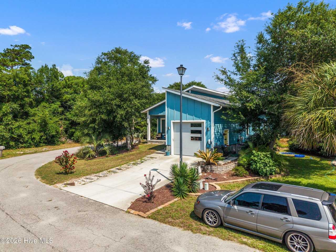 8708 Plantation Dr - Photo 2 of 48