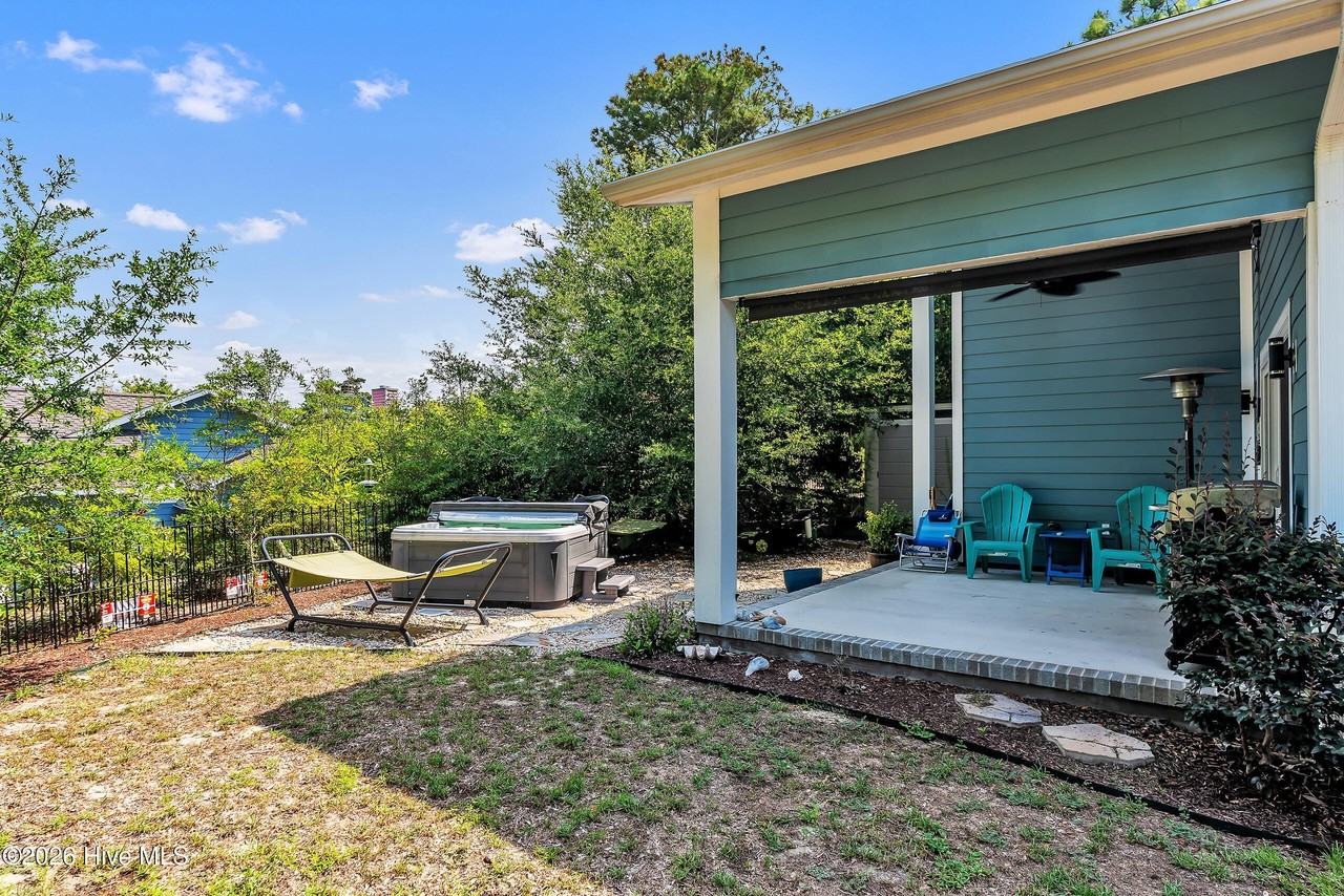 8708 Plantation Dr - Photo 4 of 48